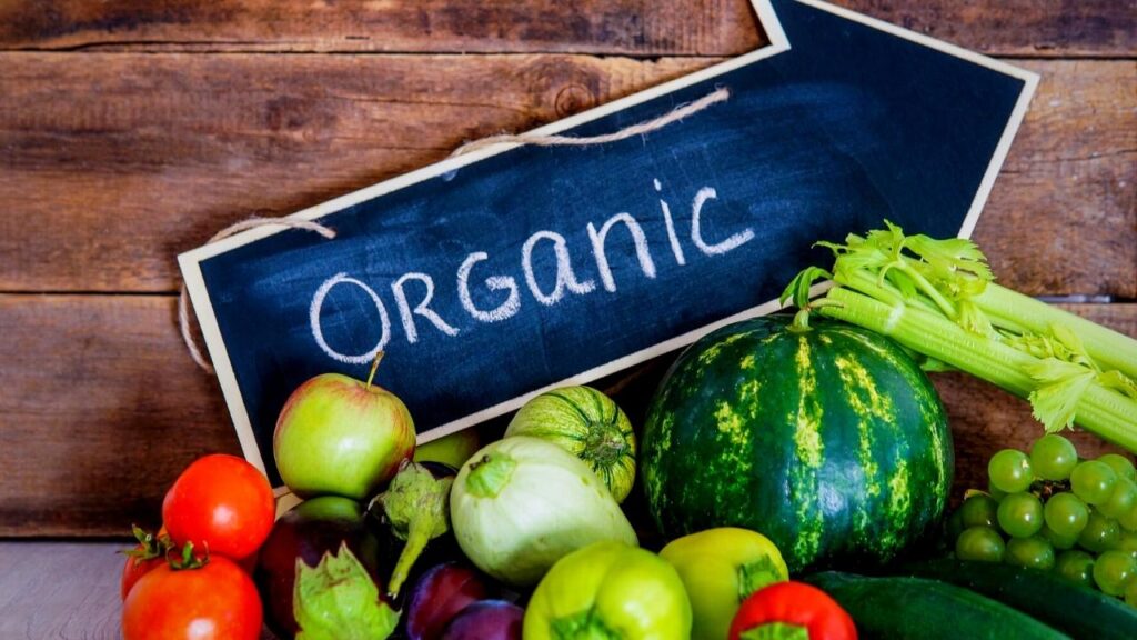 arrow with word 'organic' beside fruit and veg